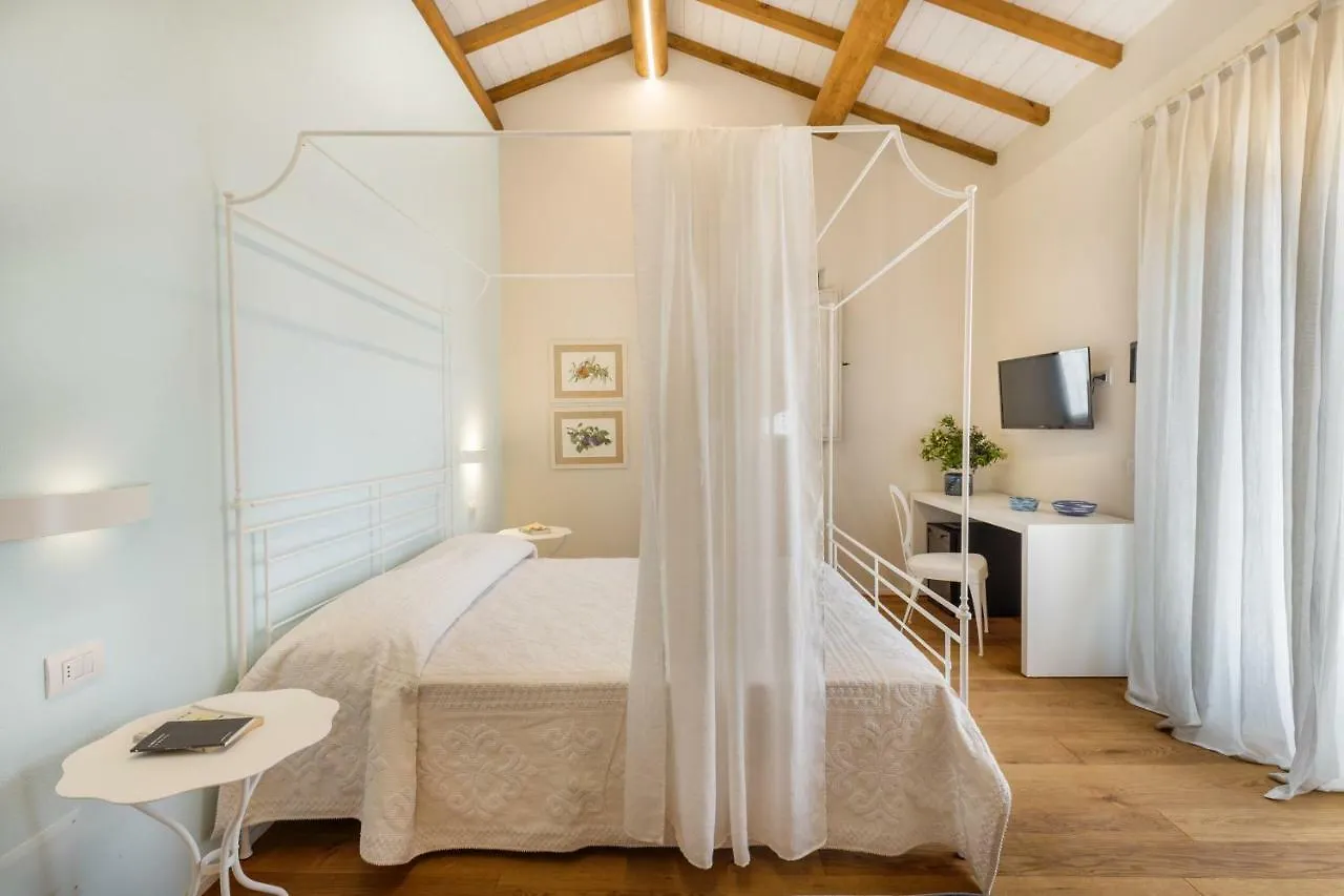 Tenuta Petra Bianca Palau 0*,